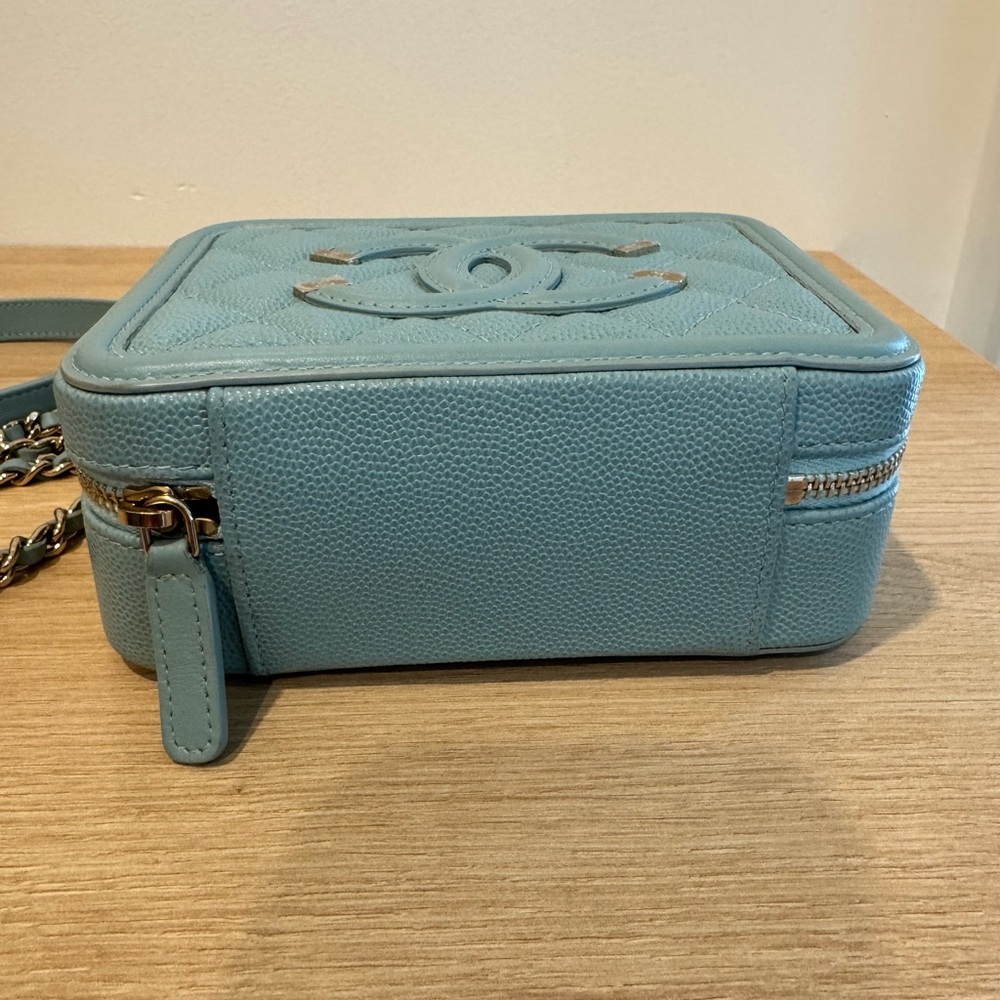 Chanel small teal filigree vanity crossbody bag - Picture 7 of 11